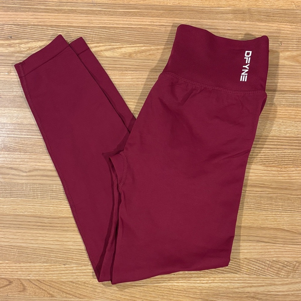 DFYNE Women's Maroon High-Rise Performance Leggings